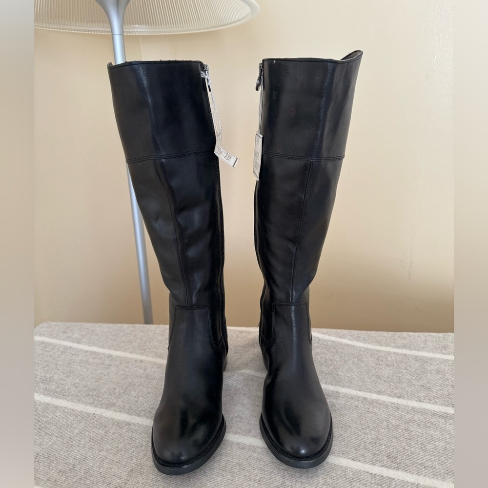 Etienne Aigner iconic Chip Ridibg Boots
